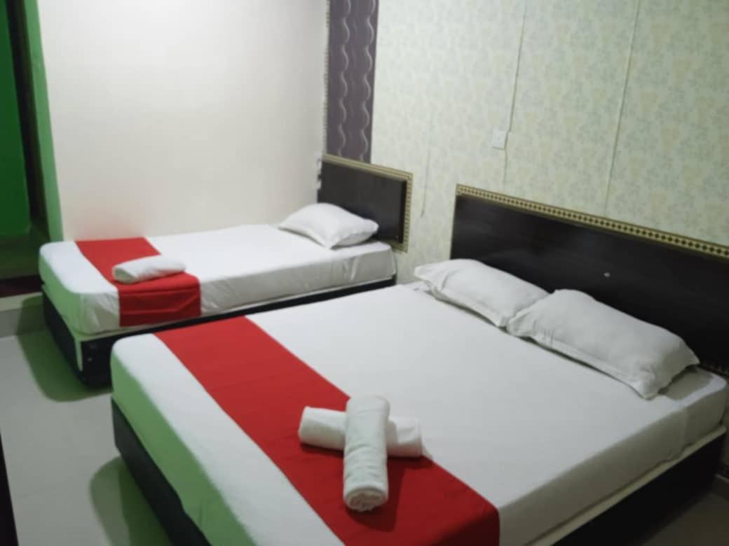 Ezi Hotel Klang Exteriör bild