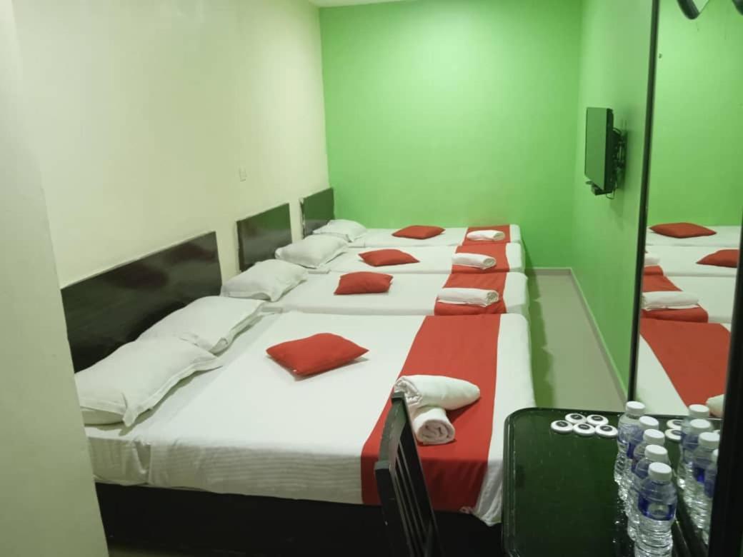 Ezi Hotel Klang Exteriör bild